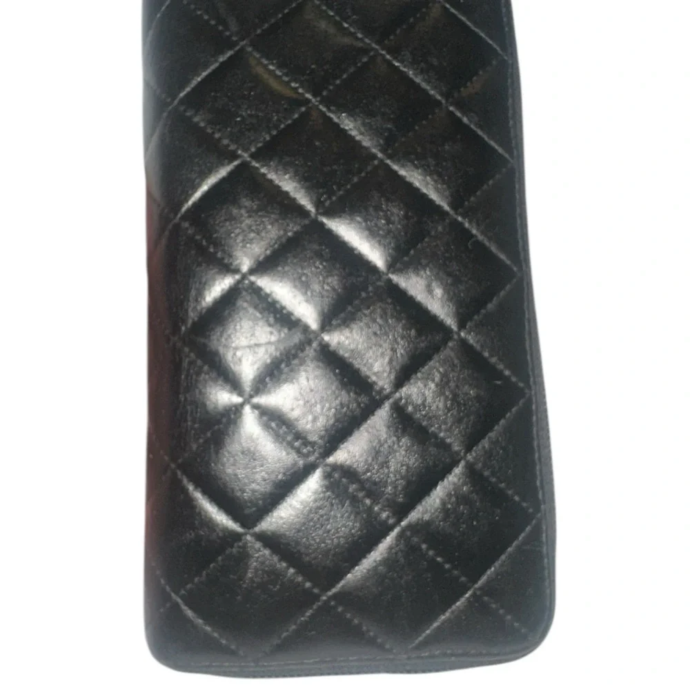 CHANEL Black Quilted Zipper Wallet